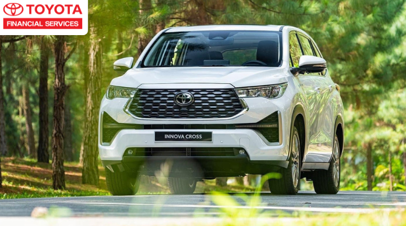 Giá xe Toyota 7 chỗ Innova Cross 2025