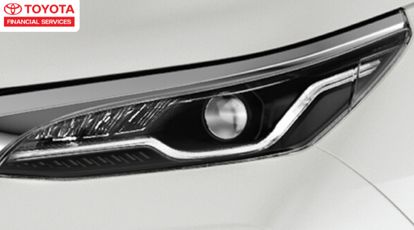 cụm đèn led phía trước của xe Fortuner 7 chỗ