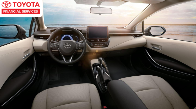 Nội thất mang phong cách tối giản nhưng vẫn đầy đủ tiện nghi của xe Corolla Altis