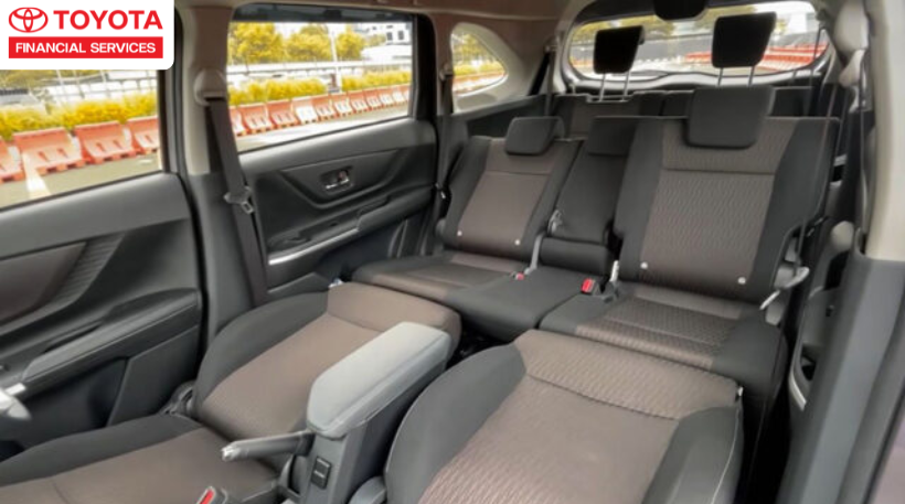 Nội thất xe 7 chỗ cho gia đình của mẫu Toyota Avanza Premio